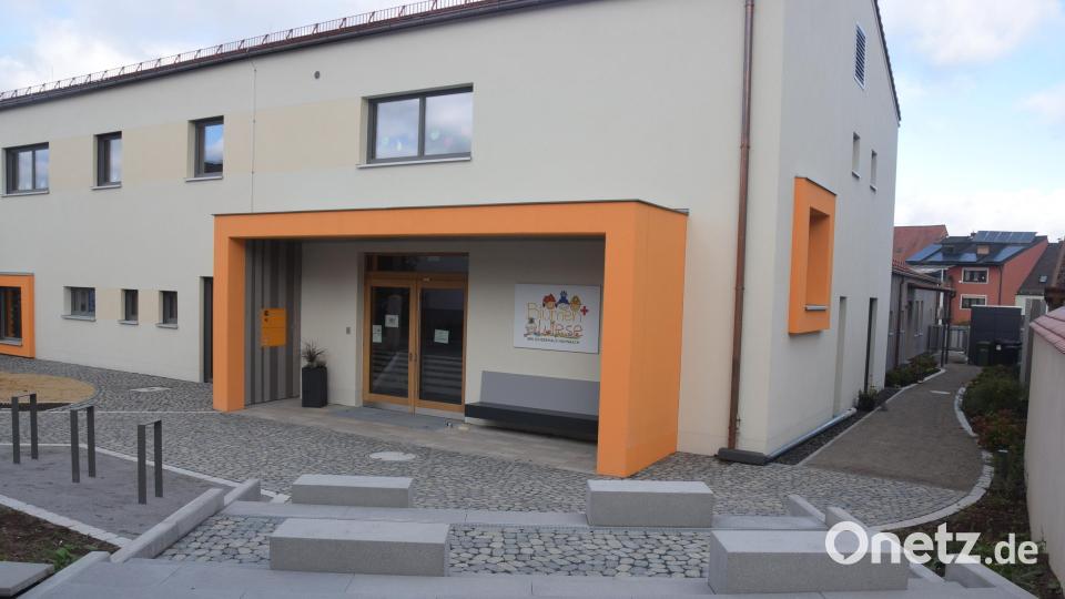 Freundlich und einladend ist der Eingang vom Baptist-Weigl-Platz ins neue Kinderhaus Blumenwiese. Bild: mma