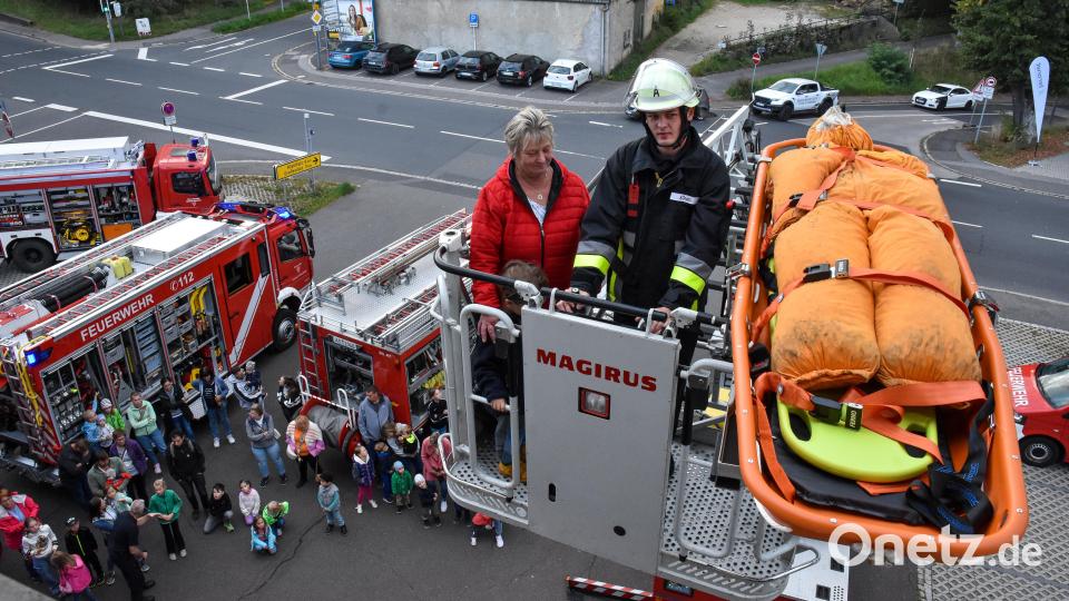 So einen Ausblick wie hier in Sulzbach-Rosenberg gibt es nicht jeden Tag. Diese Gelegenheit nutzten etliche Besucher. Bild: Stephan Huber