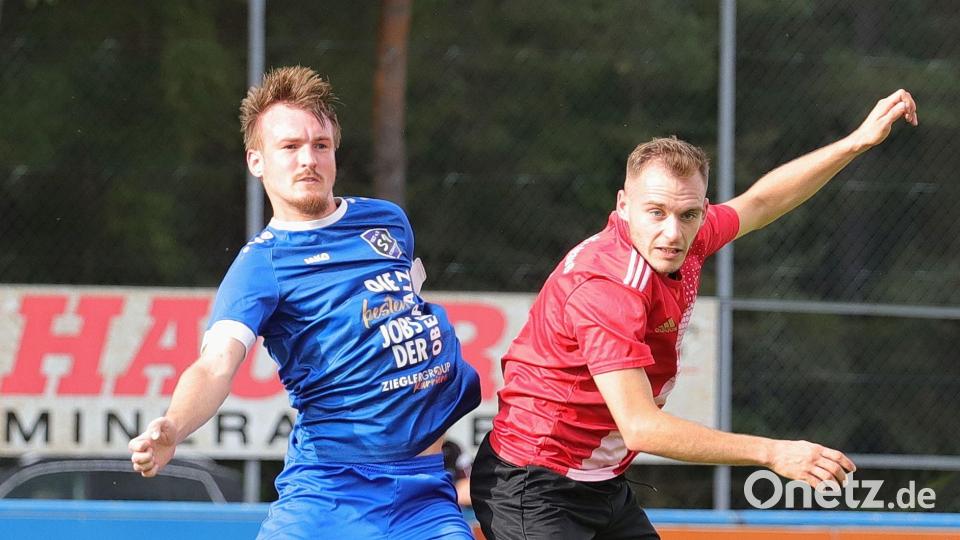Martin Pasieka (links) war zweifacher Torschütze beim 3:1-Derbysieg des SV Etzenricht über die SpVgg Vohenstrauß. Bild: war
