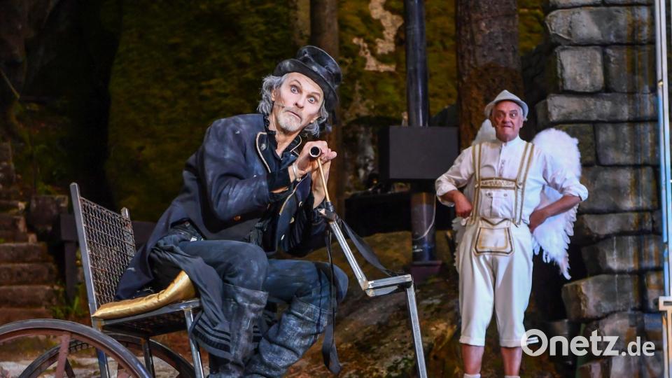 Das Stück um den Brandner Kaspar und den „Boandlkramer“ ist auf der Luisenburg ein Klassiker und ein Publikumsmagnet. 2019 spielte Eisi Gulp auf der Freilichtbühne den Tod. Archivbild: Flo Miedl/Luisenburg- Festspiele