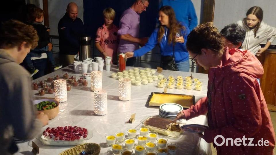 Das Dessert gab es heuer schon in der Dunkelheit. Bild: Kathrin Müller