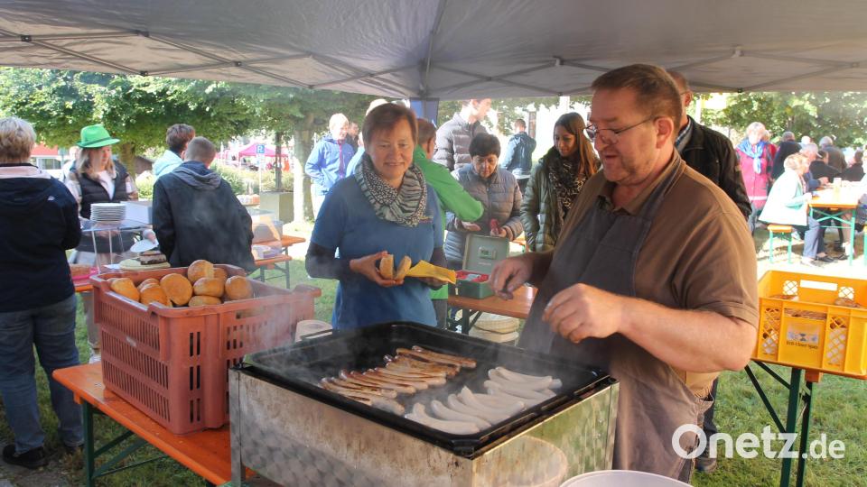 Eine leckere Bratwurst darf nicht fehlen. Bild: pi