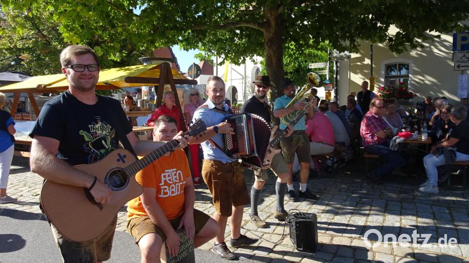 Die Allerscheynst&#039;n spielen zünftig am Kirchweihmontag auf. Bild: hm