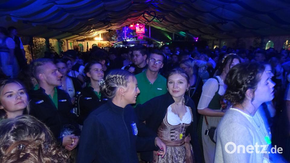 Die Tanzfläche ist gut gefüllt. Bild: hm