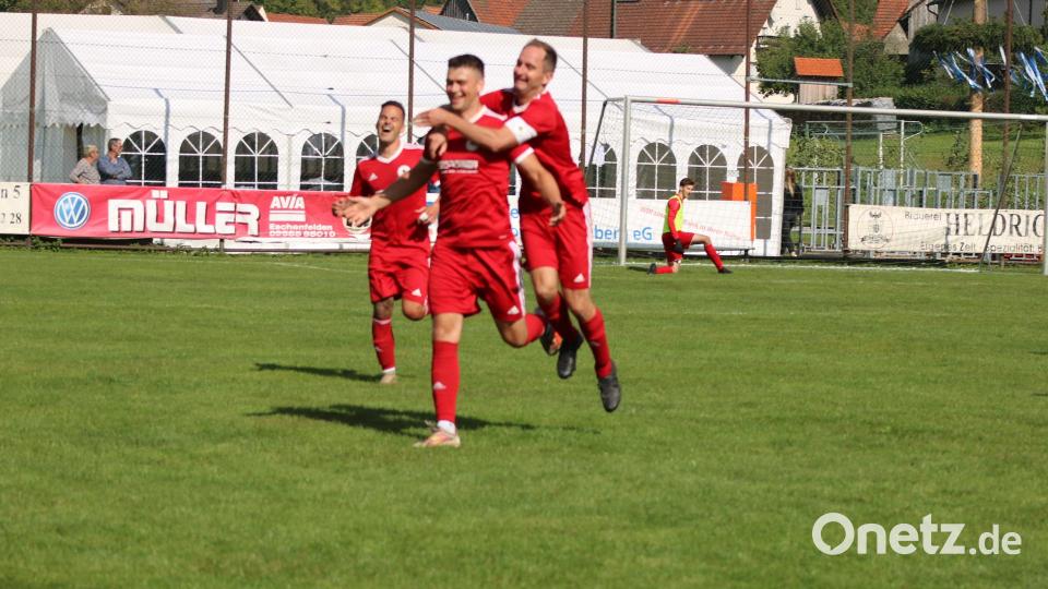 Kirwabou Achim Leißner glänzte bereits vor dem Austanzen beim Kirwaspiel mit einem Hattrick. Bild: lei