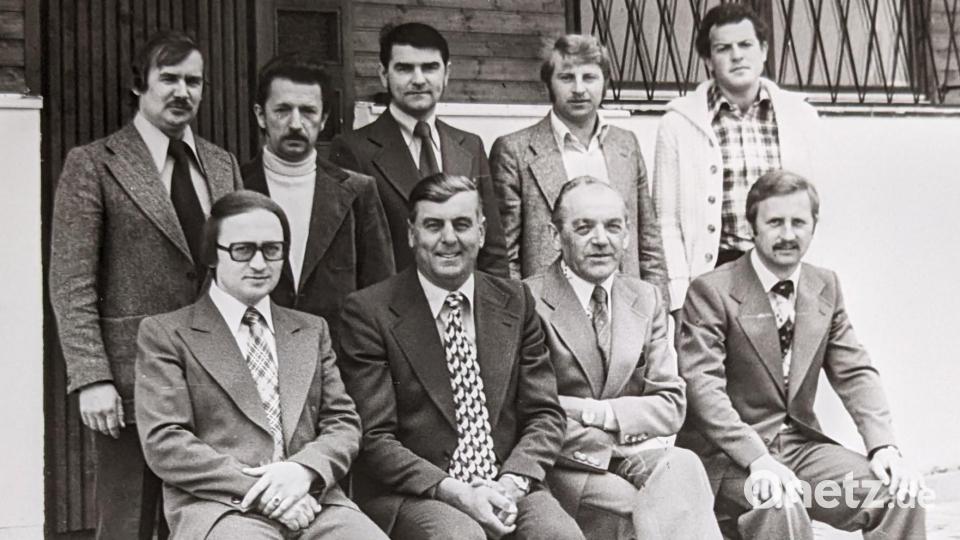 Die FC-Vorstandschaft in den Gründerjahren. Sitzend von links Andreas Steinl, Johann Hörl, Vorsitzender und Bürgermeister Josef Bräutigam und Josef Friedl. Stehend von links Heinz-Peter Dietrich, Otto Rödl, Josef Schnödt, Norbert Schnödt und Reinhard Gebhardt Archivbild: do