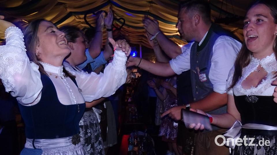 Stimmung pur im Pfreimder Festzelt. Bild: hm