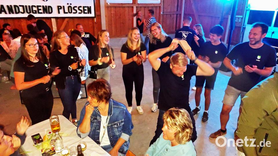 Mit Shakern, Cabasas, Maracas, Tamborins und Rasseln kamen auch die Mitglieder der Landjugend als Musikanten zum Einsatz. Bild: whü