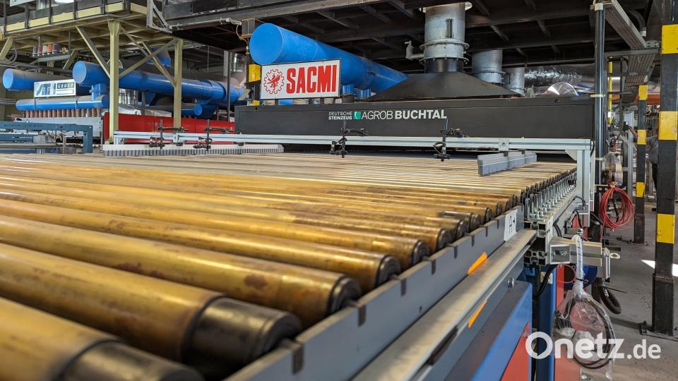 Der neue Rollenofen 06 spart im Werk Buchtal acht Millionen Kilowattstunden Gas jährlich. ein. Bild: wrl