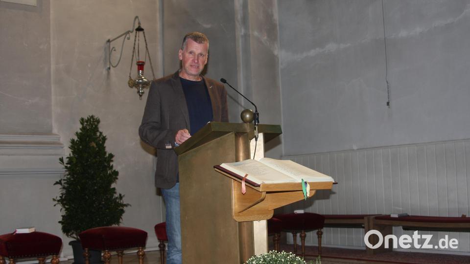 Besinnliche Texte steuerte Organisator Wolfgang Göldner (Bild) bei. Bild: wro