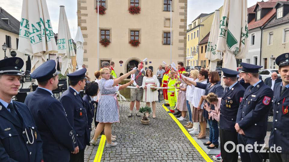 Der ASB stand mit übergroßen Teststäbchen Spalier. Bild: sne