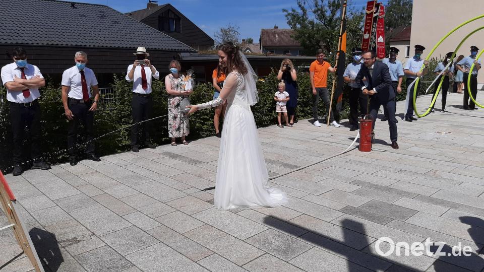 Laura und Michi bewiesen an der Kübelspritze, dass sie ein gutes Team sind. Bild: ise