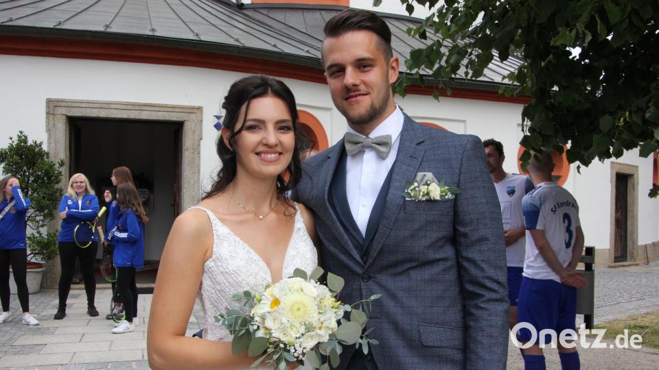 Cathrin und Julian Fandler sagten nun auch kirchlich &quot;Ja&quot; zueinander. Bild: kro