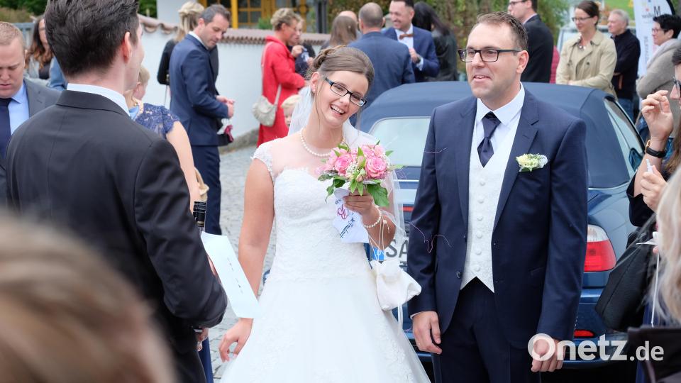 Das in verschiedenen Vereinen aktive Pärchen freut sich über so viele Gratulanten. Bild: wlr