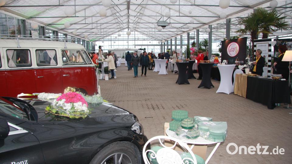 Bei der Hochzeitsmesse konnte man sich auch das passende Brautauto - modern oder Oldtimer - aussuchen. Bild: wro