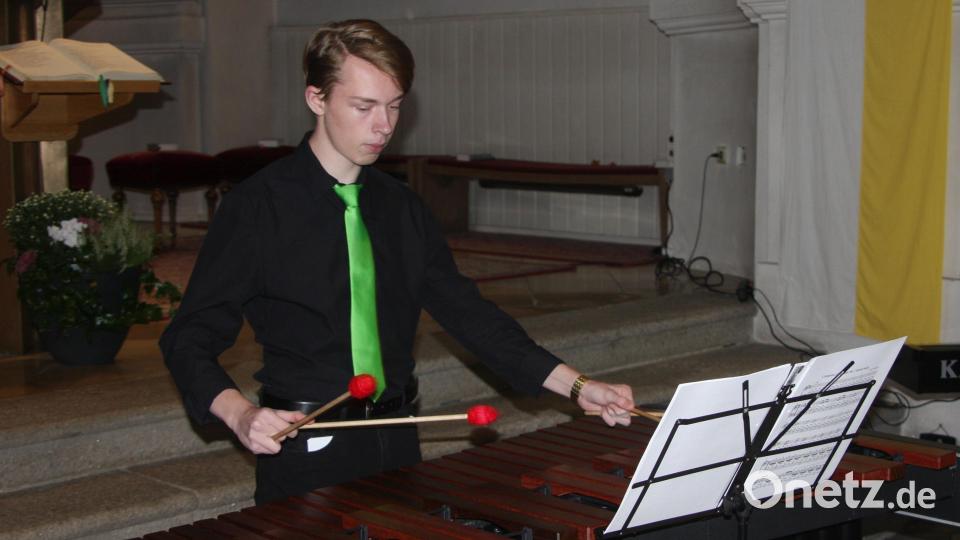 Philipp Rohrer (ein Friedenfelser) am Marimbaphon. Bild: wro