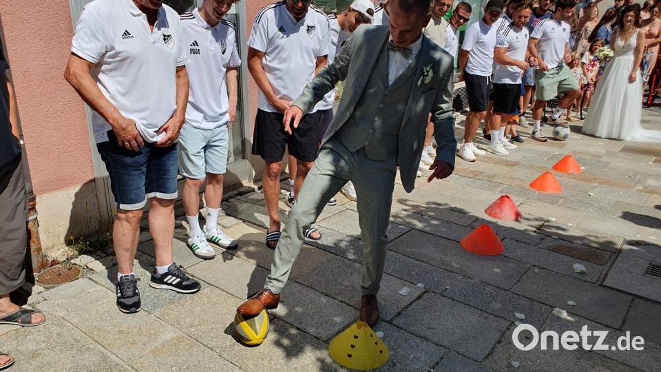Maximilian Kastner beherrschte den Parcours auch mit einem Football. Bild: jsa
