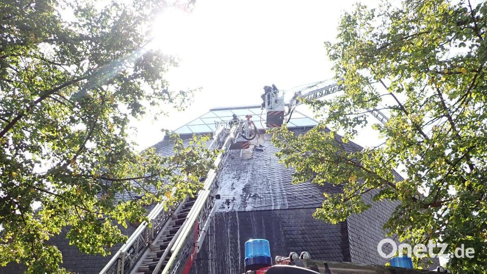 Die Feuerwehr Regensburg rückte zu einem Brand an einer Kirche aus. Bild: Feuerwehr Regensburg