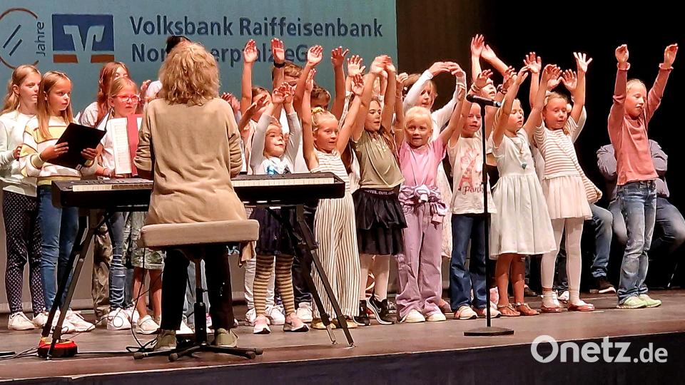 Auch die &quot;Chorwürmer&quot; sangen. Bild: R. Kreuzer