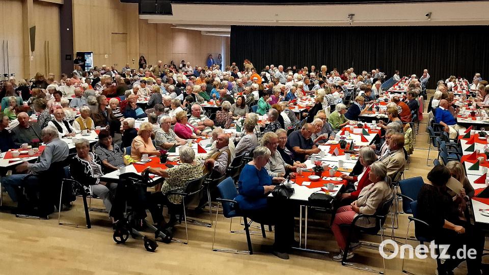 Der Saal der Max-Reger-Halle war beim Seniorennachmittag der Stadt Weiden gut gefüllt. Bild: R. Kreuzer