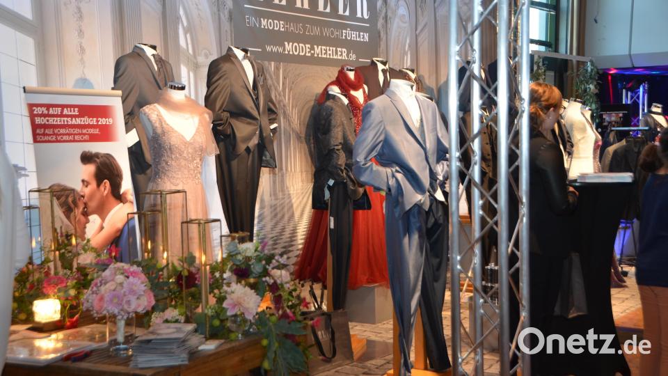 Bei der ersten Hochzeitsmesse in der Stadthalle präsentierten sich 26 Aussteller und gaben Tipps und lieferten Vorschläge für den Hochzeitstag. Bild: dob