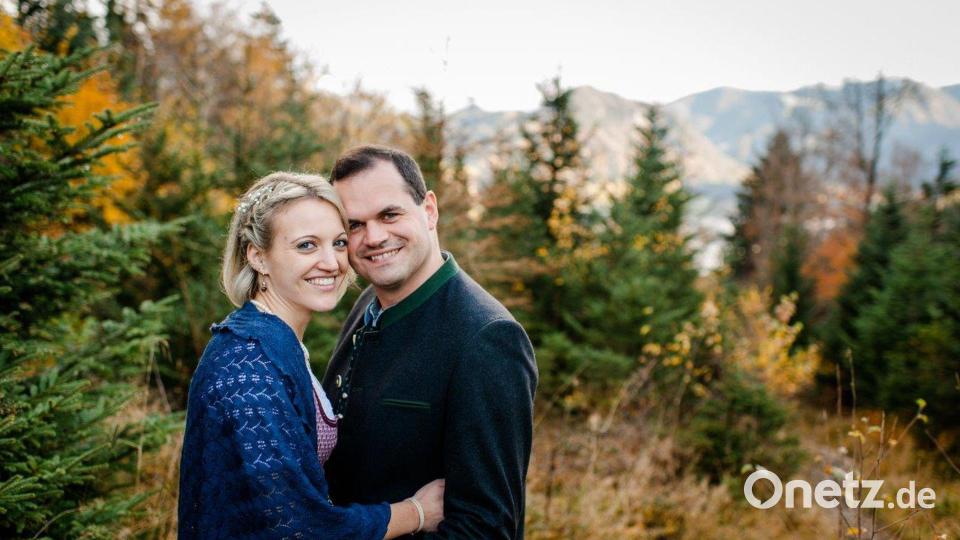 Sonja Riedl und Armin Strohmaier aus Bad Neualbenreuth gaben sich in der Gemeinde Hausham das Jawort. Die Wahl der Örtlichkeit erfolgte aus gemeinsamer Liebe zu den Bergen. Bild: Petra Fritzi Hennemann/exb