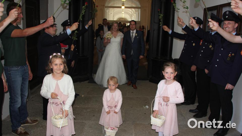 Katja und Stefan Peterhans beim Verlassen der Klosterkirche. Bild: kro