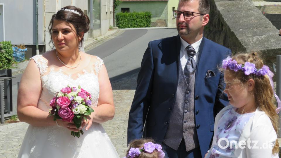 Hochzeit feierte Manfred Hösl und sein Braut Yvonne in Parkstein. Bild: adj