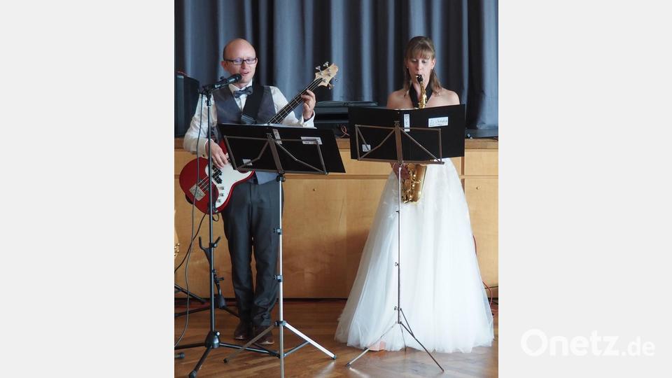Musik ist das intensive Hobby von Ramona und Andreas Träger. Bei ihrer Hochzeit geben beide eine Kostprobe. Bild: kwl