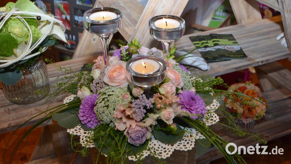 Bei der ersten Hochzeitsmesse in der Stadthalle präsentierten sich 26 Aussteller und gaben Tipps und lieferten Vorschläge für den Hochzeitstag. Bild: dob