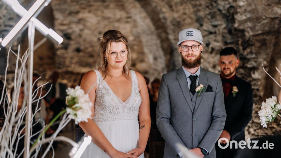 Standesamtliche Hochzeit feierten Caroline Schenk und Michael Erickson in der Tirschenreuther Fronfeste. Bild: Petr Malcat/exb