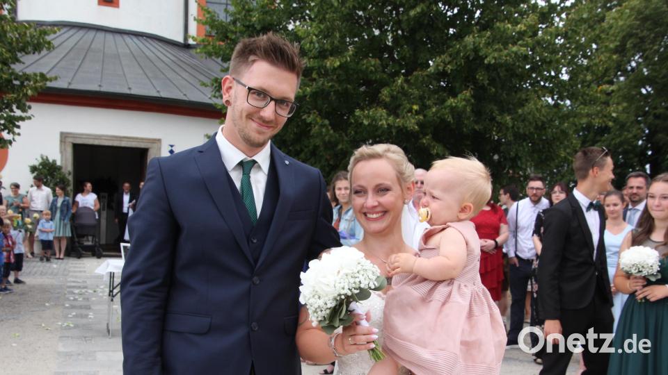 Sie strahlten vor Glück: Alexander und Anke Wunderlich mit Töchterchen Lilly. Bild: kro