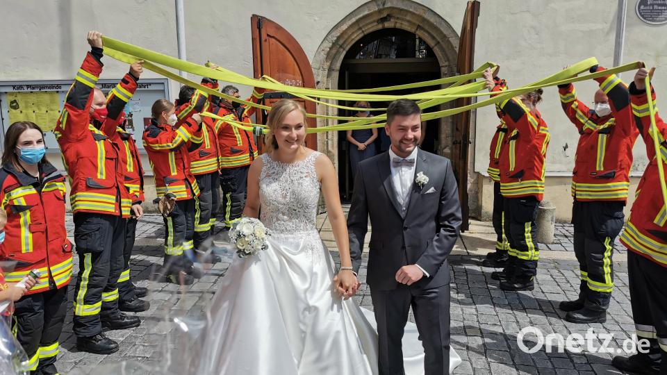 Sie trauten sich: Eva-Maria Schäffler (geborene Emmerig) und Marco Schäffler, der Sohn des Kemnather Bürgermeisters, standen am Samstag vor dem Traualtar in der Kemnather Stadtpfarrkirche. Bild: mde