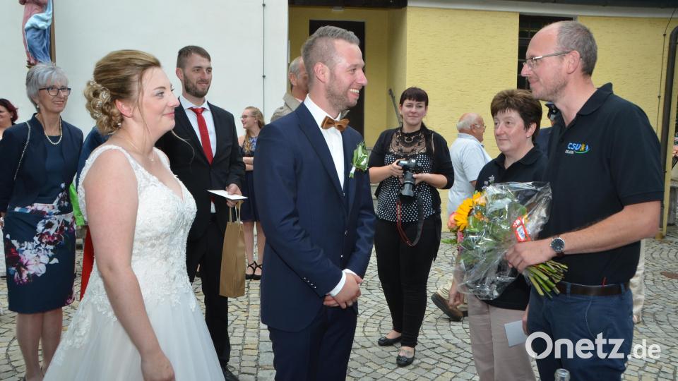 Auch die JU-Vertreter aus Eslarn überbrachten die besten Wünsche. Bild: dob