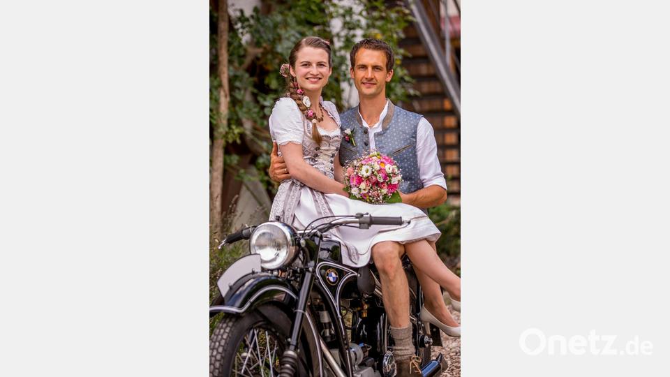 Philipp Wolfram und Eva Hartinger haben den Bund fürs Leben geschlossen und brausen nun gemeinsam in die Zukunft. Bild: sne