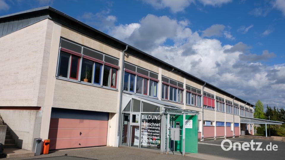 Im ehemaligen Eschenbacher AOK-Gebäude gelingt nach dem Kauf durch die MIDCO-Gruppe eine Folgenutzung. Einen Teil der Räumlichkeiten belegt die Agentur für Arbeit Bild: do