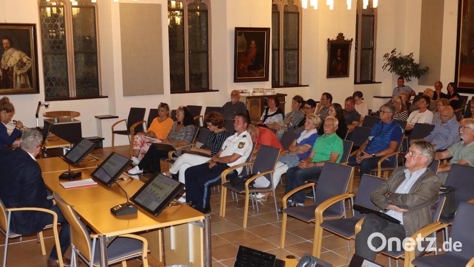 Die Versammlung zur Vorstellung des Rahmenplans war gut besucht und führte zu heftigen Diskussionen und Einwänden. Bild: mfh