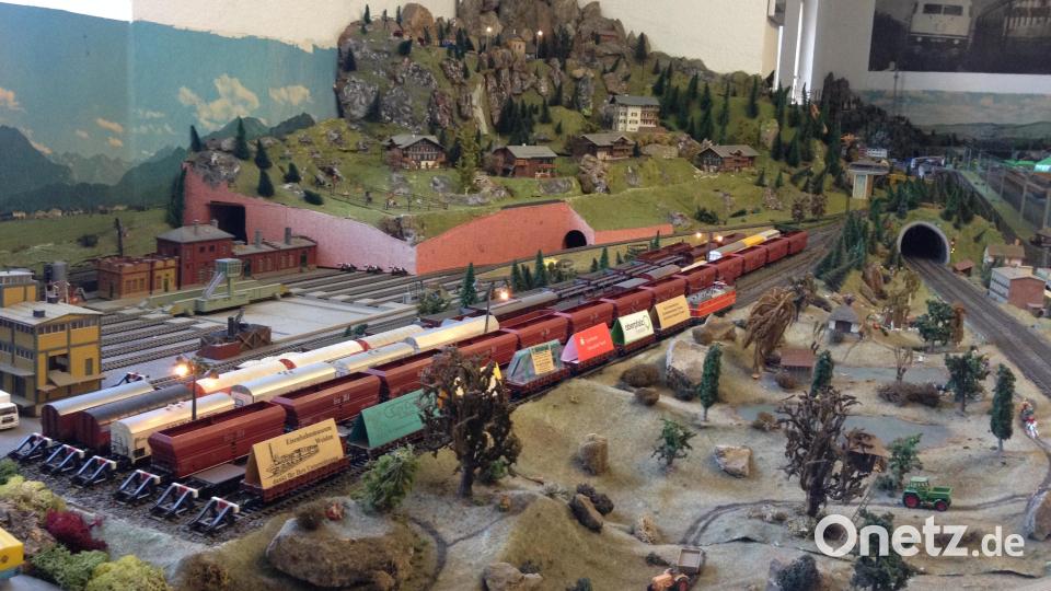 Dieser Nachbau eines Güterbahnhofs ist eins der vielen Exponate im Eisenbahnmuseum. Bild: Horst Scheiner/exb