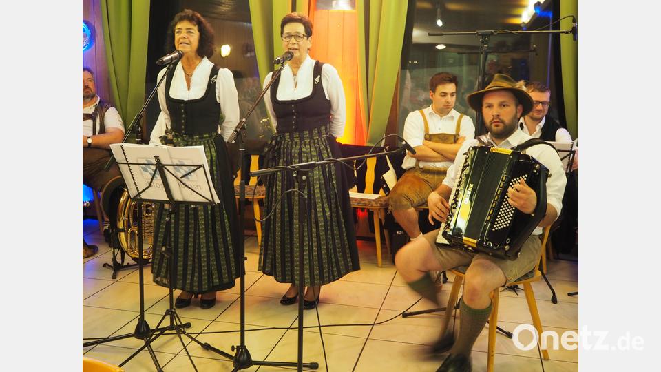 Die Zupfer-Moidln haben für den Kirwa-Freitag wieder ein unterhaltsames Programm zusammengestellt. Archivbild: krb