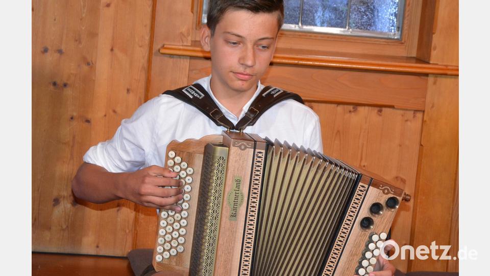 Jakob Siller hatte als Münchenreuther beim Volksmusikstammtisch ein Heimspiel. Bild: jr