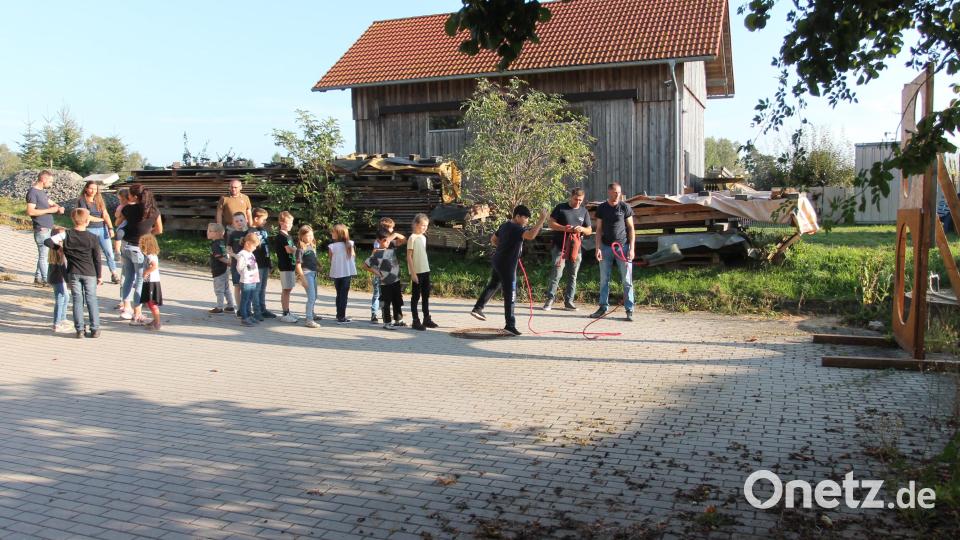 Die Kinder sind mit Begeisterung bei der Sache. Bild: pi