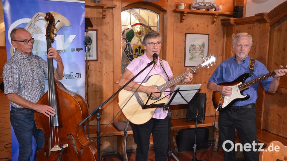 Dieses Trio sang Hits aus längst vergangenen Zeiten in neuer Aufmachung. Bild: jr