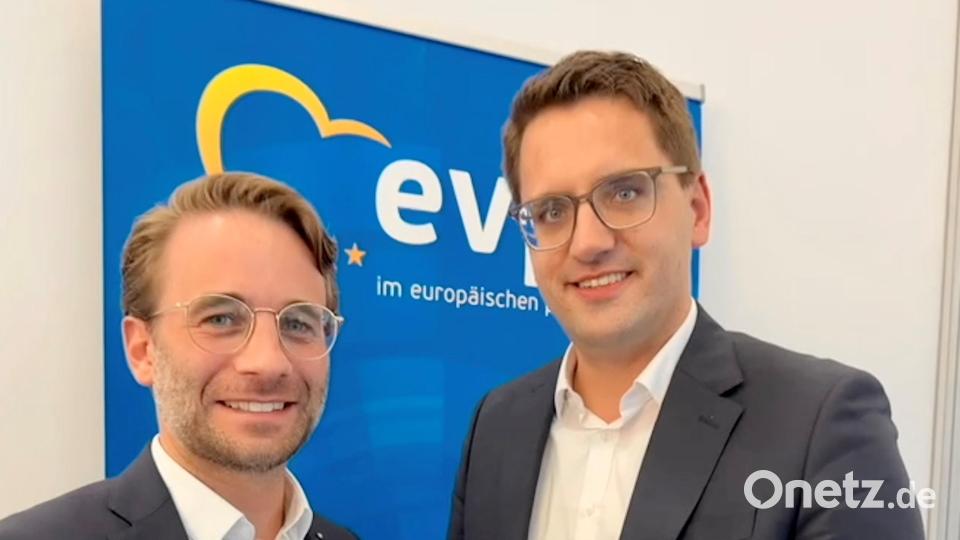Severin Hirmer (links) und Christian Doleschal zusammen im Europaparlament. Bild: Ulrike Braun/exb