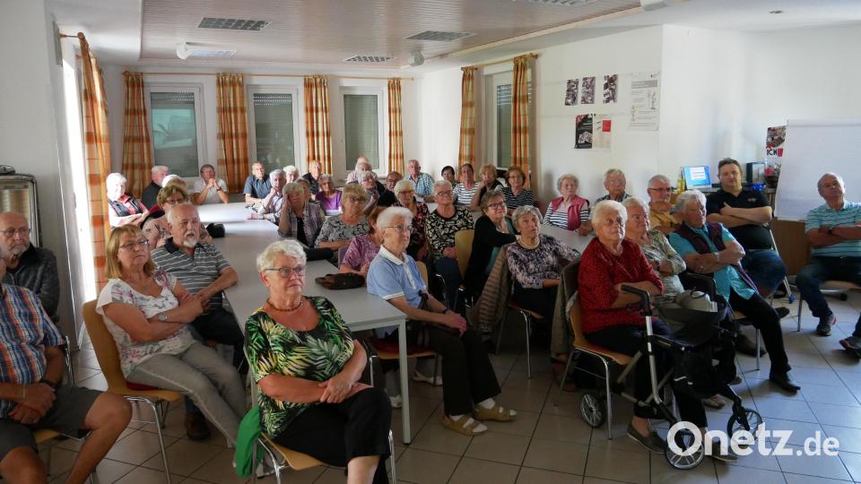 Rund 50 Seniorinnen und Senioren waren am vergangenen Donnerstagnachmittag ins BRK Heim an die Stegwiesenstraße gekommen, um den Film von 1956 anzuschauen. Bild: flm