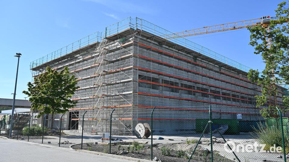 Derzeit wird die Halle 80 auf dem Werksgelände umgebaut – ein Gebäude mit Geschichte, ursprünglich gebaut in den 1980er Jahren für die damals geplante Wiederaufbereitungsanlage (WAA). Bild: BMW-Group