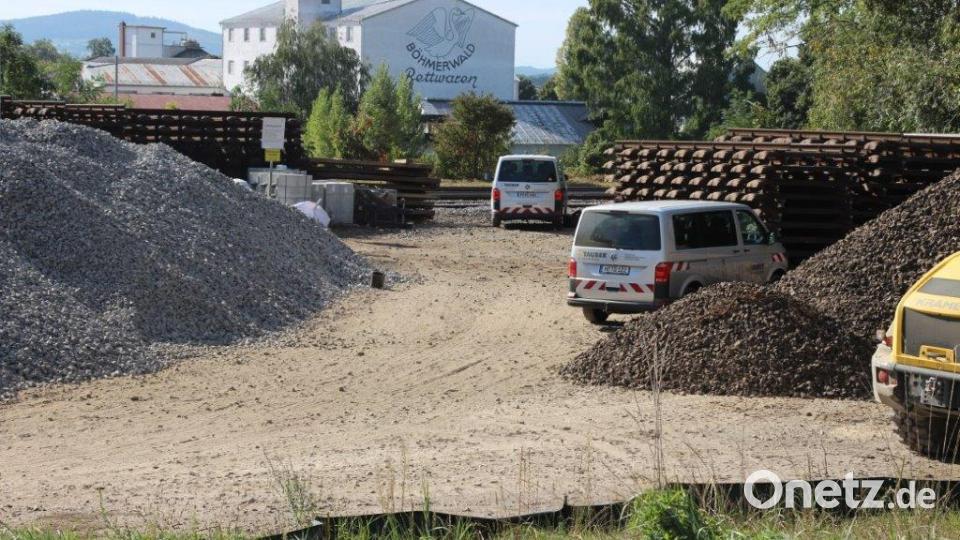 Eine Bombe aus dem Zweiten Weltkrieg muss in Cham entschärft werden. Die Behörden evakuieren aktuell eine Schutzzone um den Fundort. Bild: Dominik Altmann