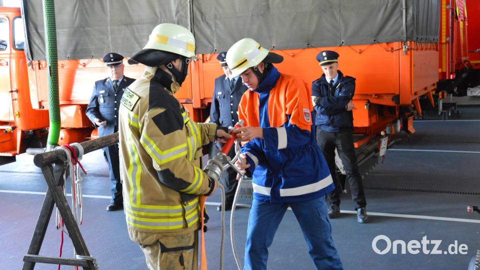 Vier Gruppen der Feuerwehr Tirschenreuth absolvierten die Leistungsprüfung „Die Gruppe im Löscheinsatz“. Bild: Feuerwehr/exb