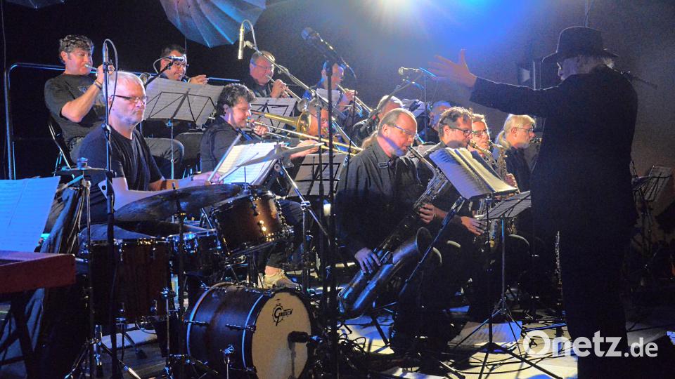Die &quot;Milan Svoboda Prague Big Band&quot; tritt im ehemaligen Ring-Kino auf. Bild: Kunz