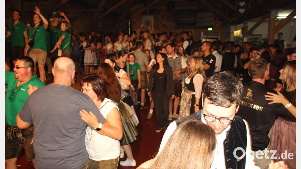 Der Stodl ist den ganzen Abend proppenvoll. Bild: frd
