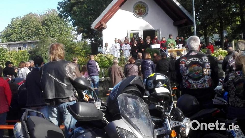 Motorradgottesdienst in Schwarzenreuth. Bild: soj/exb